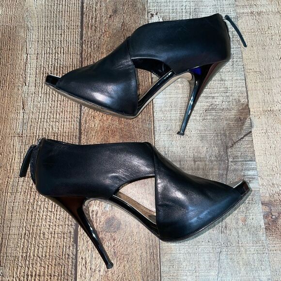 Giuseppe Zanotti
Black Leather Crisscross Ankle Size 38.5 Boots/Booties - Picture 4 of 16